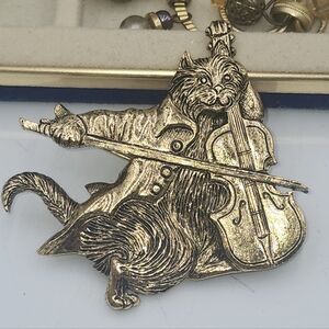 Vintage MFA Museum Of Fine Arts Cat and the Fiddle Playing Violin Pin Brooch